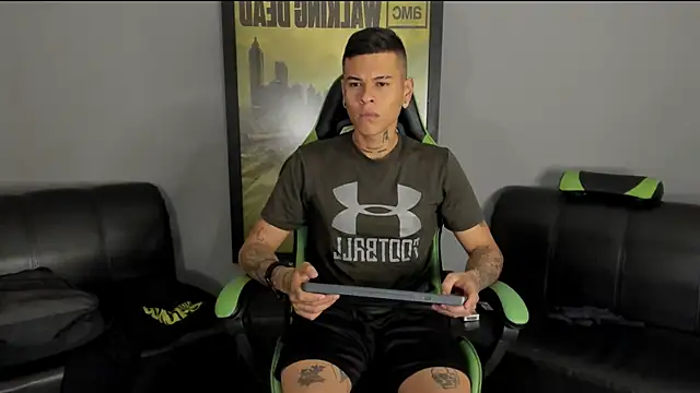 Snapshot of jamesinked_ chatting on 21, 12, 2024 jamesinked online show from 21, 12, 2024
