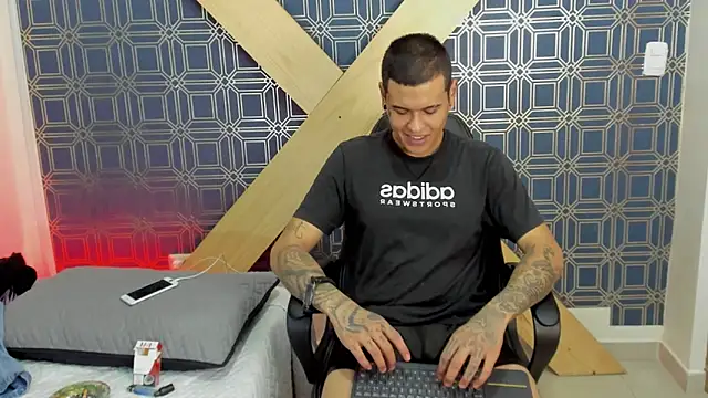 Snapshot of jamesinked_ chatting on 7, 1, 2025 jamesinked online show from 7, 1, 2025