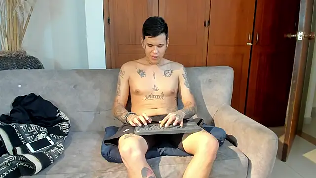 Snapshot of jamesinked_ chatting on 13, 10, 2025 jamesinked online show from 13, 10, 2025