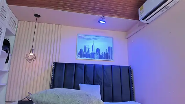 Snapshot of viiolett_lee chatting on 14, 4, 2026 viiolett lee online show from 14, 4, 2026