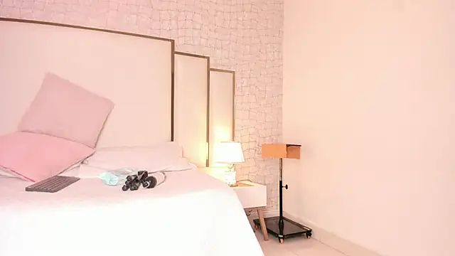 Victoriaa millers online show from 13, 3, 2025