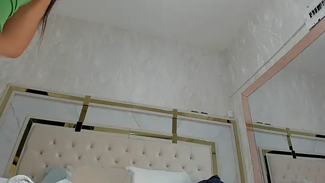 Victoriaa millers online show from 10, 9, 2025