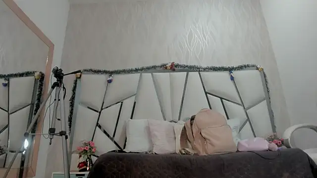 Victoriaa millers online show from 23, 11, 2025