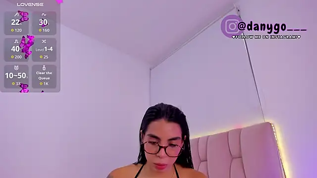 Snapshot of ZarianaEvanz chatting on 23, 10, 2025 ZarianaEvanz online show from 23, 10, 2025