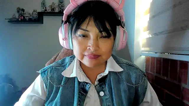 Snapshot of Shaddycute_ chatting on 5, 8, 2026 Shaddycute online show from 5, 8, 2026