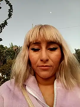 Snapshot of florecita9 chatting on 10, 12, 2024 florecita9 online show from 10, 12, 2024