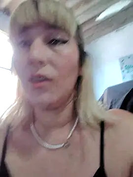 Snapshot of florecita9 chatting on 2, 3, 2025 florecita9 online show from 2, 3, 2025