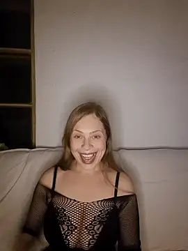 katiestevens online show from 2, 10, 2025