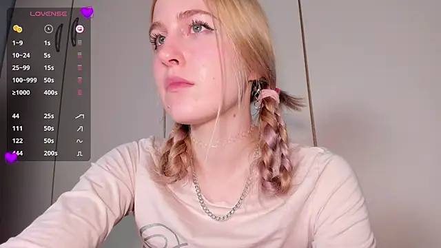 Snapshot of lola_forever chatting on 19, 2, 2025 lola forever online show from 19, 2, 2025