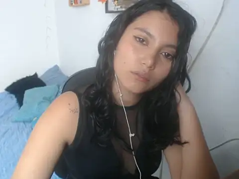 Snapshot of HannaKlein chatting on 17, 12, 2025 HannaKlein online show from 17, 12, 2025