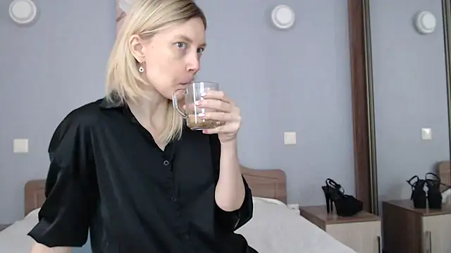 AvelinaLeoni online show from 13, 2, 2025