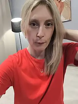 AvelinaLeoni online show from 4, 6, 2026