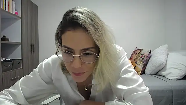 Snapshot of candydowson1 chatting on 7, 5, 2026 candydowson1 online show from 7, 5, 2026