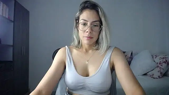 Snapshot of candydowson1 chatting on 2, 6, 2026 candydowson1 online show from 2, 6, 2026
