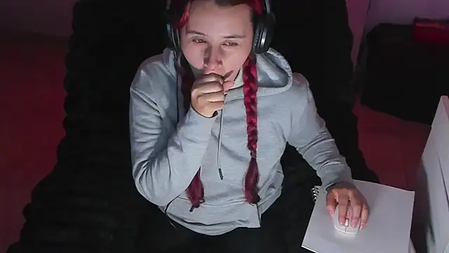 bonnie moon  online show from 22, 10, 2025