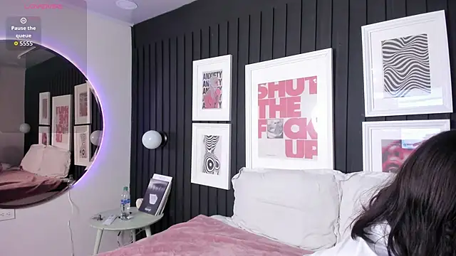 Kayla stern  online show from 12, 11, 2025