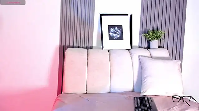 Kayla stern  online show from 24, 4, 2026