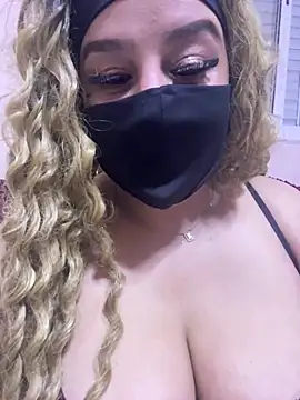 Snapshot of mari_layali chatting on 18, 12, 2024 mari layali online show from 18, 12, 2024
