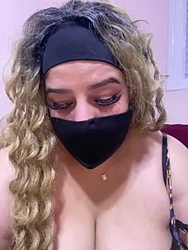 Snapshot of mari_layali chatting on 6, 1, 2025 mari layali online show from 6, 1, 2025
