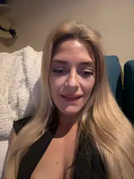 Lolitaxlola online show from 15, 3, 2025