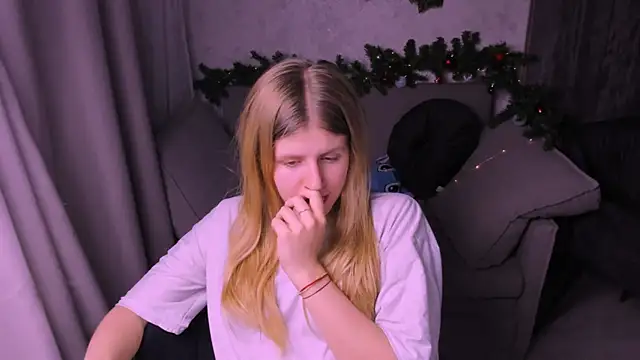 Snapshot of kirraa_ chatting on 14, 12, 2024 kirraa  online show from 14, 12, 2024