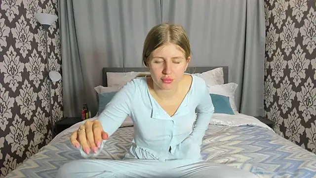 Snapshot of kirraa_ chatting on 7, 10, 2025 kirraa  online show from 7, 10, 2025