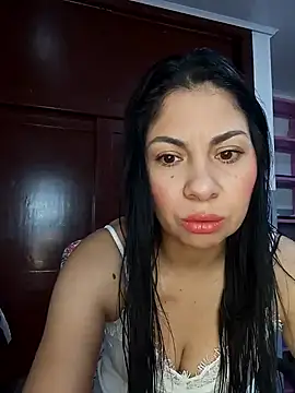 Snapshot of saralunabella chatting on 8, 1, 2025 saralunabella online show from 8, 1, 2025