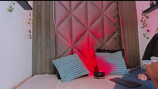 BriaConner  online show from 10, 11, 2025