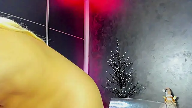 glossy blondegirl online show from 3, 12, 2025