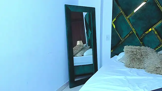 Criss Ariana online show from 5, 2, 2025