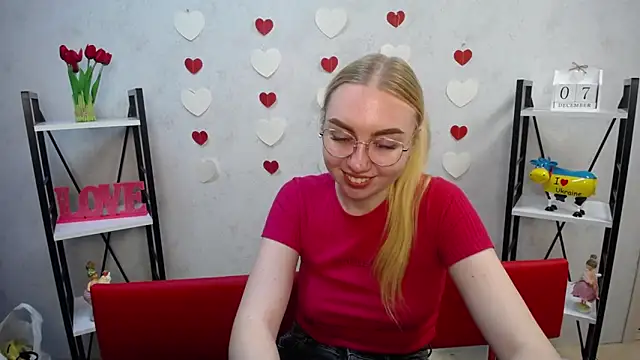 Snapshot of BeatriceFly chatting on 7, 12, 2024 BeatriceFly online show from 7, 12, 2024