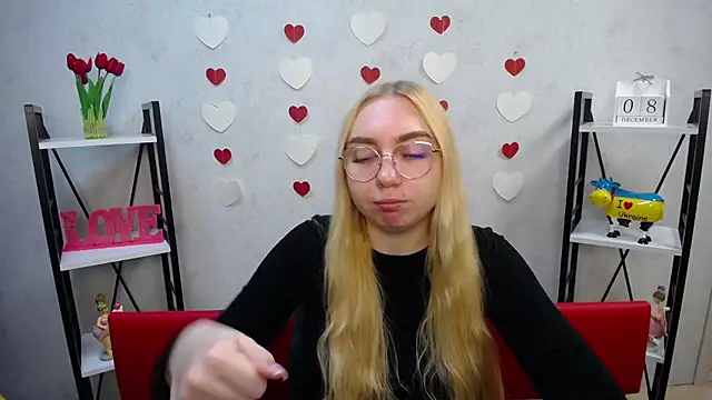 Snapshot of BeatriceFly chatting on 8, 12, 2024 BeatriceFly online show from 8, 12, 2024