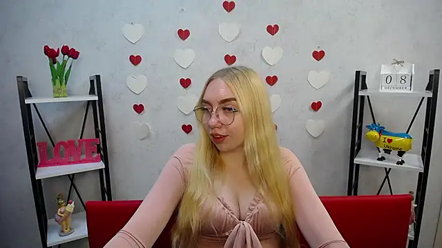 Snapshot of BeatriceFly chatting on 8, 12, 2024 BeatriceFly online show from 8, 12, 2024