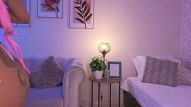 DahianaWalcott online show from 19, 2, 2026