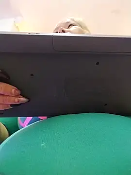 girl amada online show from 9, 11, 2025