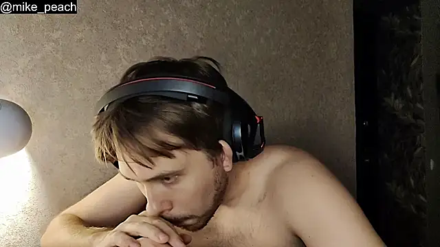 Snapshot of mike_peach chatting on 23, 11, 2025 mike peach online show from 23, 11, 2025