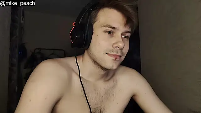 Snapshot of mike_peach chatting on 28, 11, 2025 mike peach online show from 28, 11, 2025