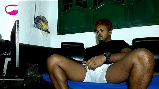 Deleon1995 online show from 5, 3, 2025