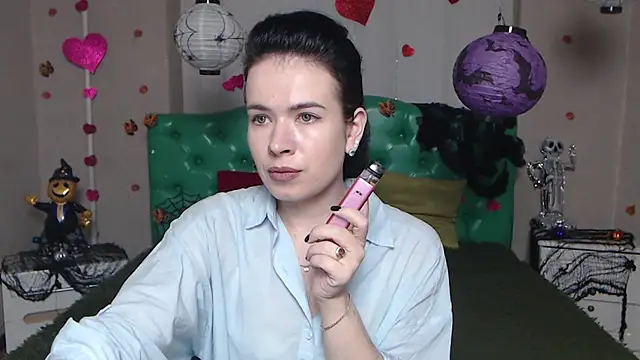 JasmineKouch online show from 16, 11, 2025