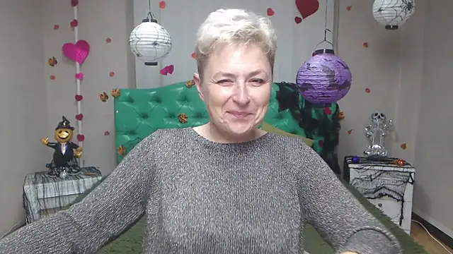 EmiliaGree online show from 10, 11, 2025