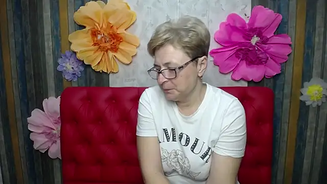Snapshot of EmiliaGree chatting on 8, 5, 2026 EmiliaGree online show from 8, 5, 2026