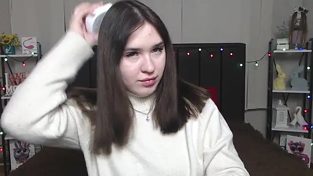 LauraHlot online show from 1, 2, 2025