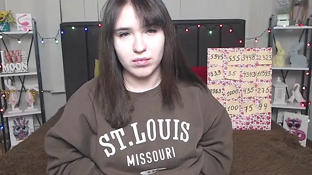 LauraHlot online show from 1, 2, 2025