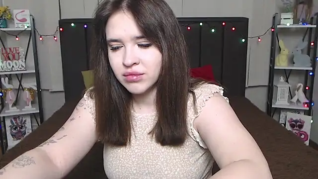 LauraHlot online show from 6, 2, 2025