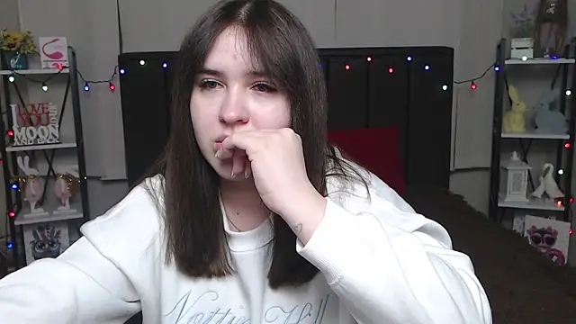 LauraHlot online show from 8, 2, 2025