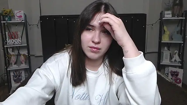 LauraHlot online show from 9, 2, 2025