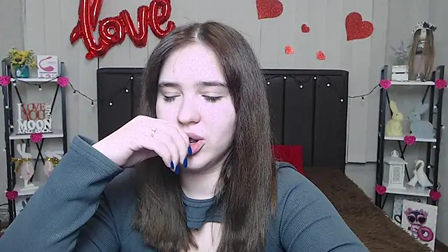 LauraHlot online show from 23, 2, 2025