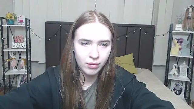 LauraHlot online show from 16, 9, 2025