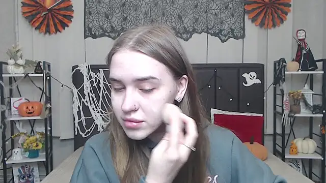 LauraHlot online show from 2, 11, 2025