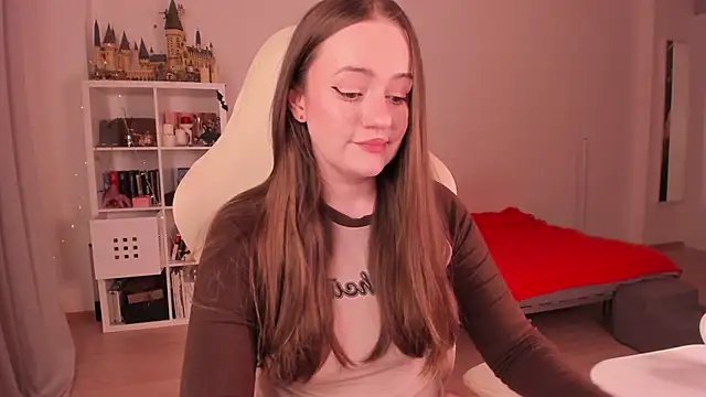 WalkingGirl online show from 27, 9, 2025